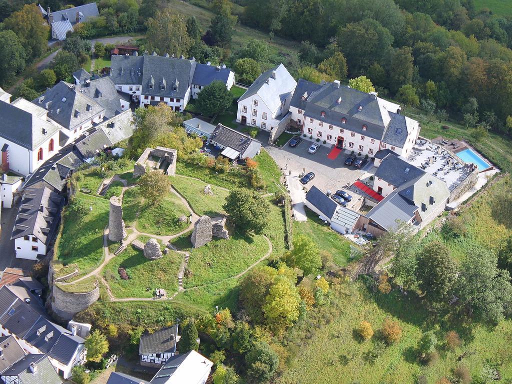 Schlosshotel Burghaus Kronenburg Dahlem  Eksteriør bilde